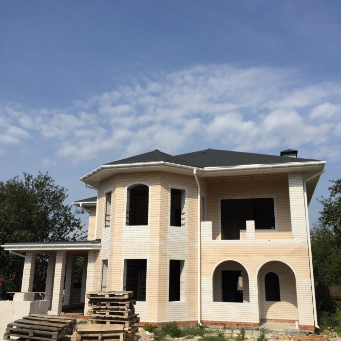 Н. Новгород, кирпич ЖКЗ "белый" и КЕРМА "колор белый"